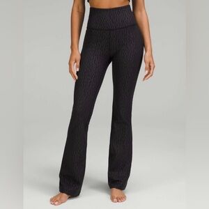 Lululemon Women’s Groove Super-High-Rise Flared Pant *Nulu Segment Emboss Black
